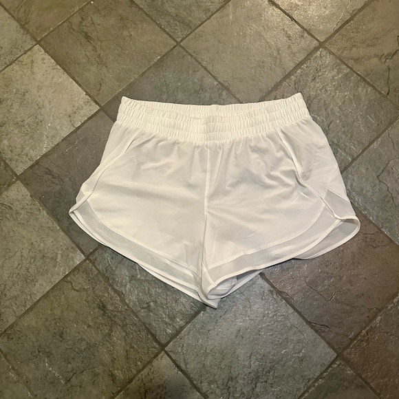 Athleta MESH RACER RUN MID RISE 4 SHORT - Picture 6 of 9